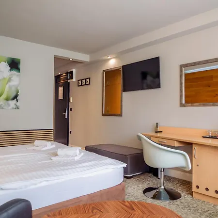 Hotel & 3*