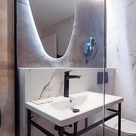 & 3* Ljubljana