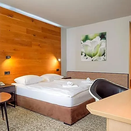 Hotel & 3*